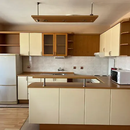 Raya Apartment *